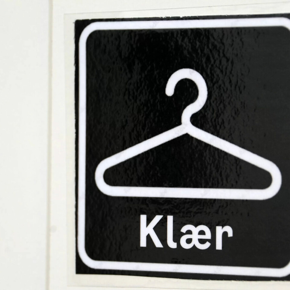 Med tydelige skilt og fargekontraster har ergoterapeutene laget en bedre hverdag for beboerne