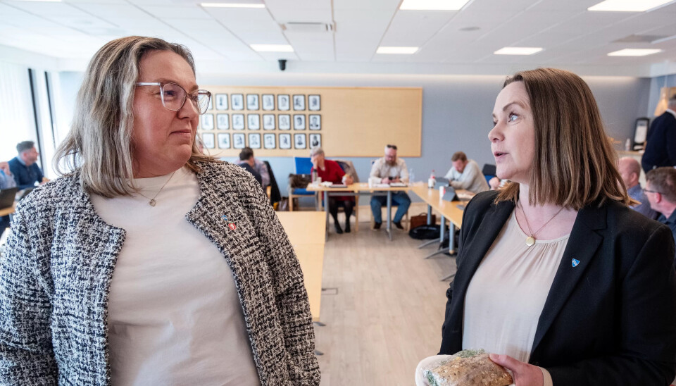 FLERE HATTER: Ordfører Kristin Furunes Strømskag (t.h.) har snakket med Hege Vikaskag om hennes mange roller. FLERE HATTER: Ordfører Kristin Furunes Strømskag (t.h.) har snakket med Hege Vikaskag om hennes mange roller.