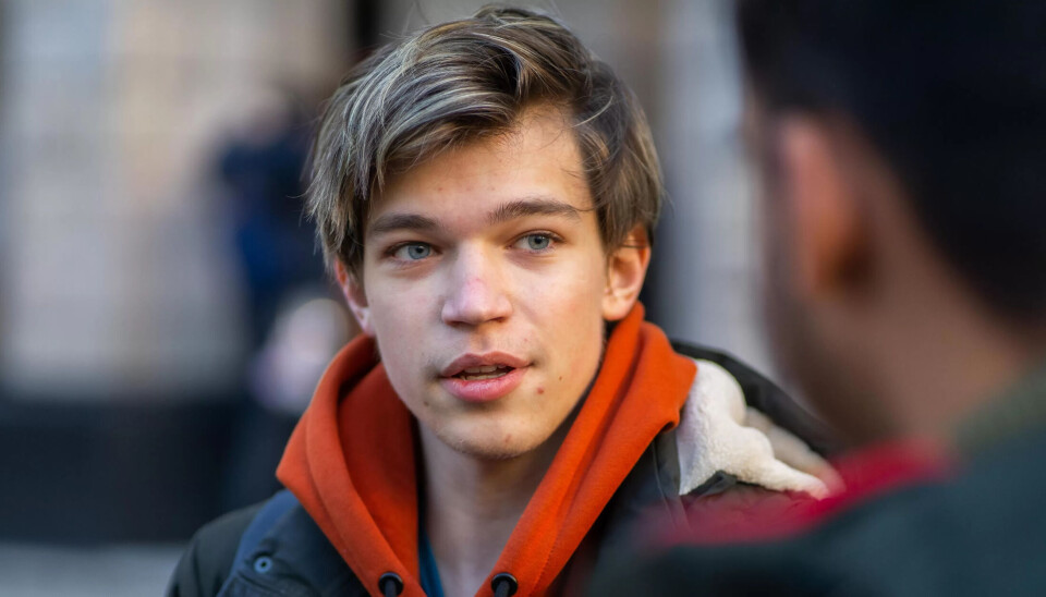 HADDE FLAKS: Sasha Klinotsje fikk høre at bussholdeplassen han akkurat hadde gått av på, ble stengt på grunn av at det ble oppdaget en antipersonellmine der. HADDE FLAKS: Sasha Klinotsje fikk høre at bussholdeplassen han akkurat hadde gått av på, ble stengt på grunn av at det ble oppdaget en antipersonellmine der.