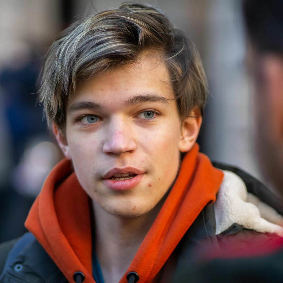 HADDE FLAKS: Sasha Klinotsje fikk høre at bussholdeplassen han akkurat hadde gått av på, ble stengt på grunn av at det ble oppdaget en antipersonellmine der. HADDE FLAKS: Sasha Klinotsje fikk høre at bussholdeplassen han akkurat hadde gått av på, ble stengt på grunn av at det ble oppdaget en antipersonellmine der.