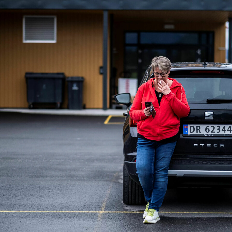 Noen røykepauser blir det på vernepleieren i løpet av en arbeidsdag som kan være på 12,5 timer. Noen røykepauser blir det på vernepleieren i løpet av en arbeidsdag som kan være på 12,5 timer.