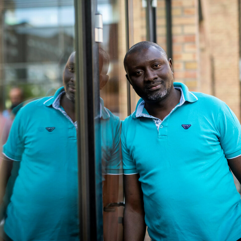 VERDIFULLE: Da miljøarbeider Matarr Demba (47) skulle møte Hadia Tajik (Ap) ville han si til henne at de må bli flinkere til å huske på arbeiderne som ikke har fagbrev også. – Vi er også verdifulle, sier han. VERDIFULLE: Da miljøarbeider Matarr Demba (47) skulle møte Hadia Tajik (Ap) ville han si til henne at de må bli flinkere til å huske på arbeiderne som ikke har fagbrev også. – Vi er også verdifulle, sier han.