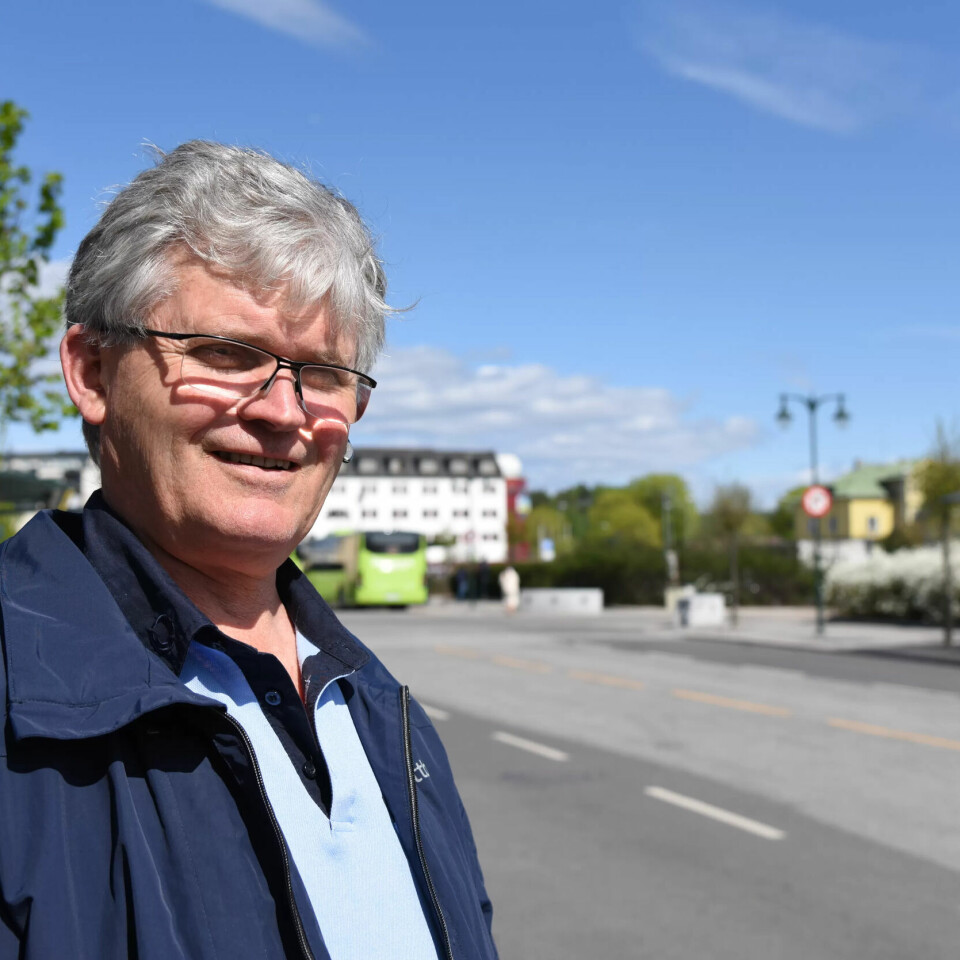 Bussjåfør Lars Jonny Olsen var arbeidsledig noen få måneder for mye. Det gjør at han ikke får mulighet til å ta ut AFP-pensjon. - Jeg kunne jo bare jobbet litt lenger, mener han. Bussjåfør Lars Jonny Olsen var arbeidsledig noen få måneder for mye. Det gjør at han ikke får mulighet til å ta ut AFP-pensjon. - Jeg kunne jo bare jobbet litt lenger, mener han.