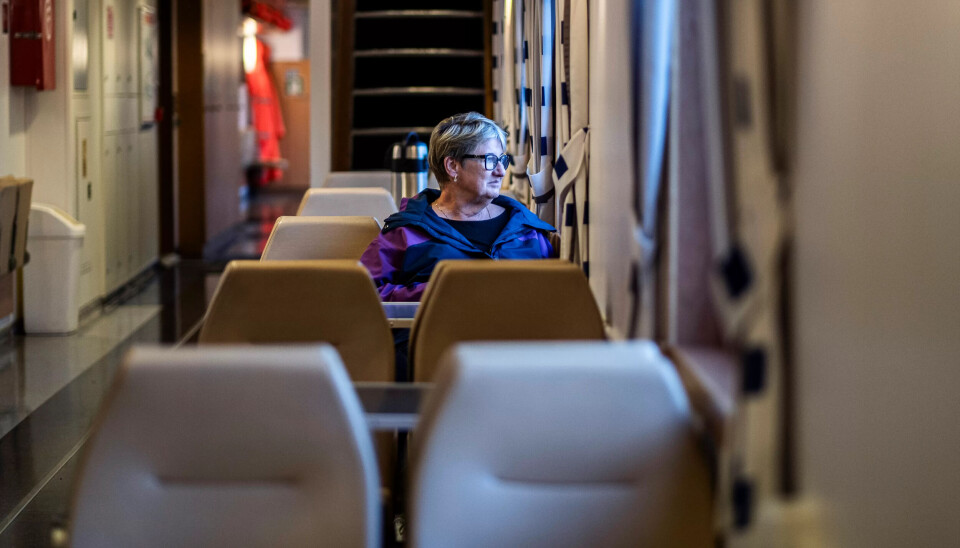 Her kan vernepleieren koble ut og se på den vakre naturen som passerer forbi. For henne og flere av kollegene, er ferga blitt et fristed. Her kan vernepleieren koble ut og se på den vakre naturen som passerer forbi. For henne og flere av kollegene, er ferga blitt et fristed.