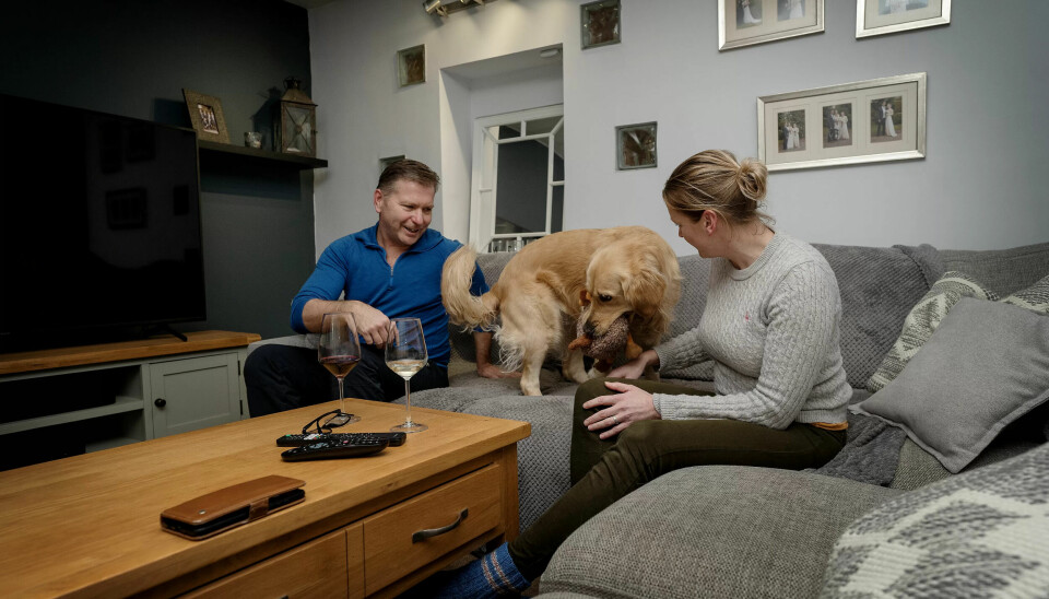 Sju millioner i helsekø. 500 unødvendige dødsfall hver uke. Midt i den britiske helsestormen står norske Ida (37)