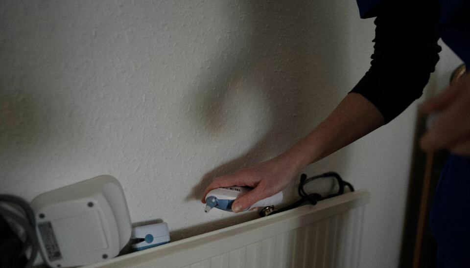 Sju millioner i helsekø. 500 unødvendige dødsfall hver uke. Midt i den britiske helsestormen står norske Ida (37)