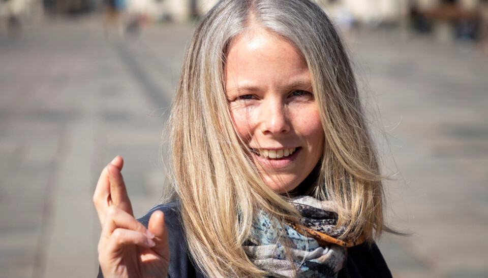 KRYSSER FINGRENE FOR FLERTALL: SV-nestleder Kirsti Bergstø håper regjeringspartiene Sp og Ap vil støtte SVs forslag om å stenge uførefella. KRYSSER FINGRENE FOR FLERTALL: SV-nestleder Kirsti Bergstø håper regjeringspartiene Sp og Ap vil støtte SVs forslag om å stenge uførefella.