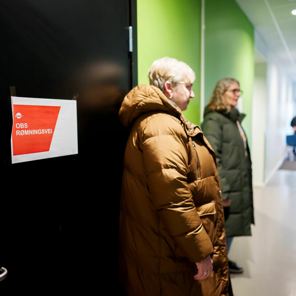 Hun jobbet på Nav-bygget da det ble påtent: – De kastet tennvæske mot meg