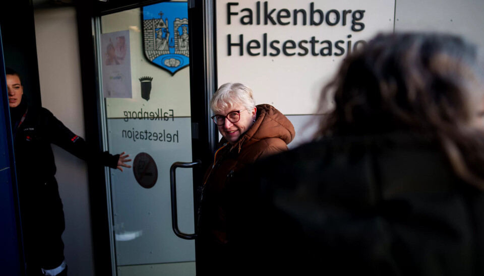 VEKTERE PÅ PLASS: Ved alle tre innganger til bygget står det i dag vektere. VEKTERE PÅ PLASS: Ved alle tre innganger til bygget står det i dag vektere.
