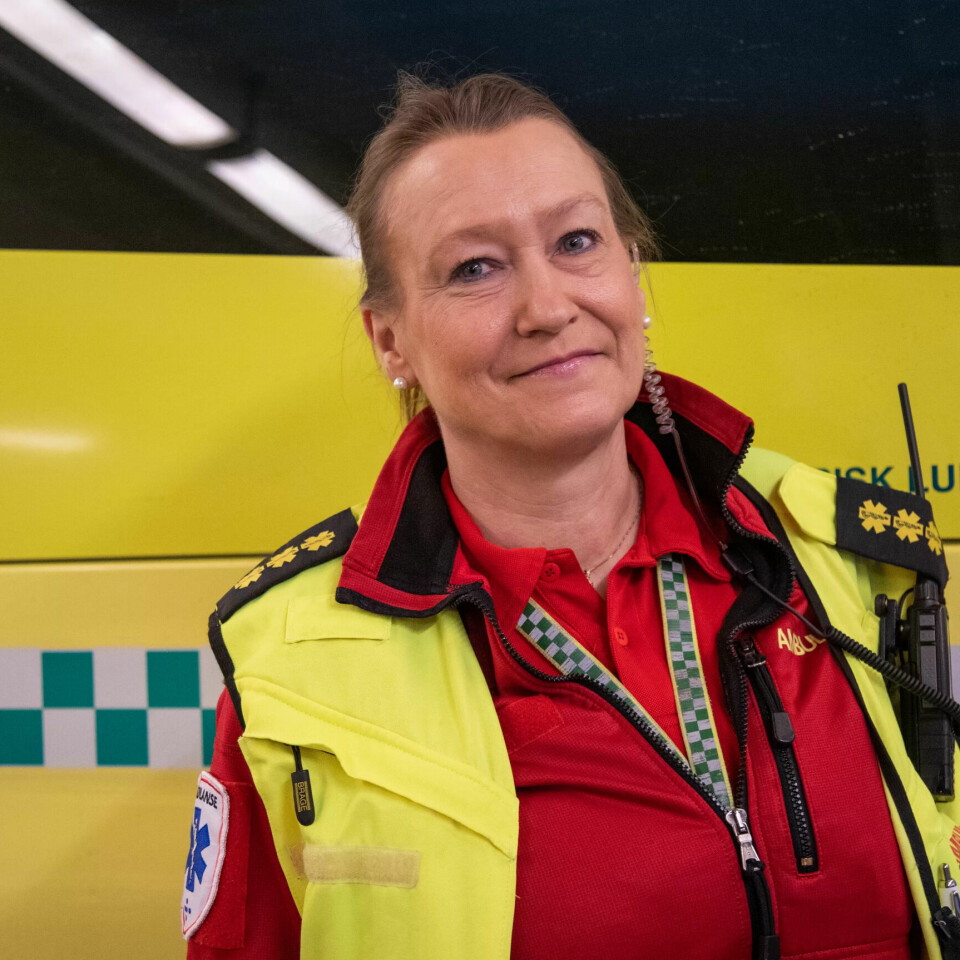 AKUTTMEDISINEREN: Ambulansearbeider Christine Moene Bødtker er fartøysjef med ansvar for utstyr og sikkerhet i bilen, og det akuttmedisinske på somatisk oppdrag. AKUTTMEDISINEREN: Ambulansearbeider Christine Moene Bødtker er fartøysjef med ansvar for utstyr og sikkerhet i bilen, og det akuttmedisinske på somatisk oppdrag.