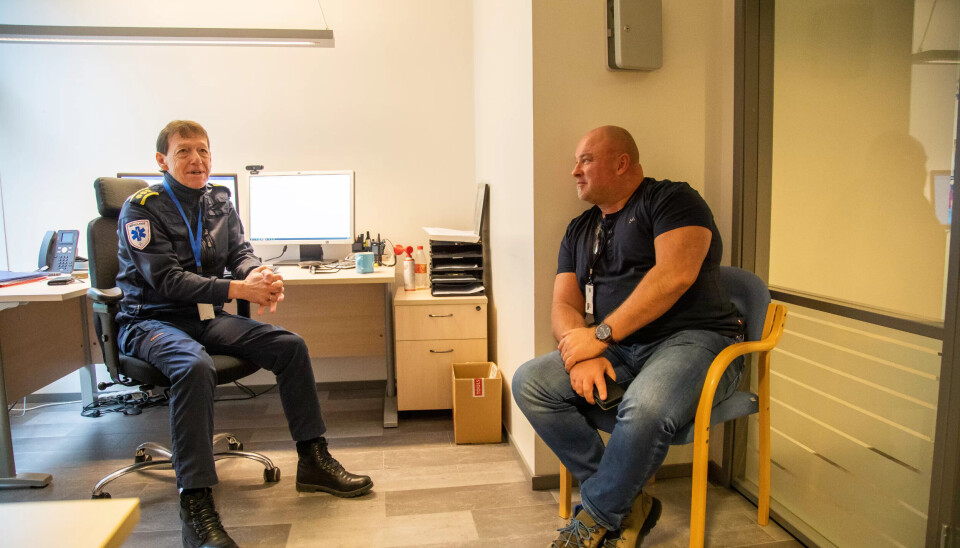 PÅ TVERS: Otto Sætre-Hansen har ansvar for å bemanne psykatriambulansen med ambulansearbeider mens Jarle Lexau sørger for personell med psykiatrikompetanse. PÅ TVERS: Otto Sætre-Hansen har ansvar for å bemanne psykatriambulansen med ambulansearbeider mens Jarle Lexau sørger for personell med psykiatrikompetanse.