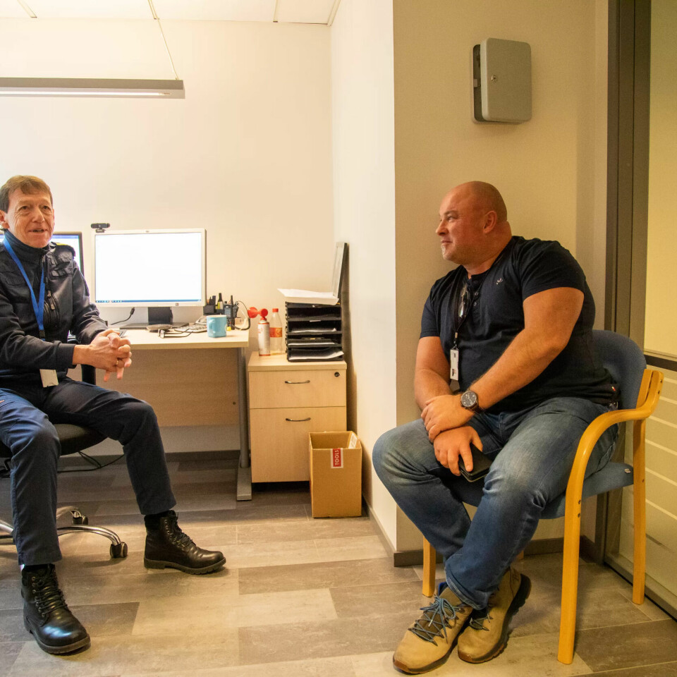PÅ TVERS: Otto Sætre-Hansen har ansvar for å bemanne psykatriambulansen med ambulansearbeider mens Jarle Lexau sørger for personell med psykiatrikompetanse. PÅ TVERS: Otto Sætre-Hansen har ansvar for å bemanne psykatriambulansen med ambulansearbeider mens Jarle Lexau sørger for personell med psykiatrikompetanse.