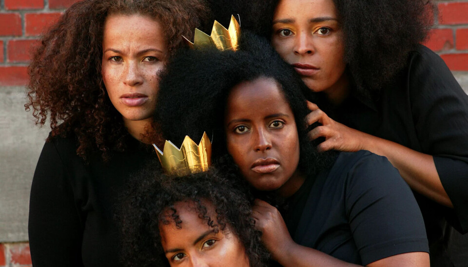 REISTE RUNDT: En viktig del av livet til Kvam er Queendom, her i 2005. på bildet ses Haddy Njie (øverst) Monica Ifejilika (tv), Isabell Seerling (t.h), Hannah Wozene Kvam, Asta Busingye (nederst). REISTE RUNDT: En viktig del av livet til Kvam er Queendom, her i 2005. på bildet ses Haddy Njie (øverst) Monica Ifejilika (tv), Isabell Seerling (t.h), Hannah Wozene Kvam, Asta Busingye (nederst).