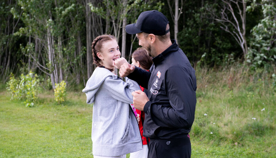 TRENER OG PAPPA: – Han pusher meg veldig hardt. Det kan bli litt drøyt iblant. Men jeg er en skikkelig pappajente og vi er gode venner, sier Mathilde. TRENER OG PAPPA: – Han pusher meg veldig hardt. Det kan bli litt drøyt iblant. Men jeg er en skikkelig pappajente og vi er gode venner, sier Mathilde.