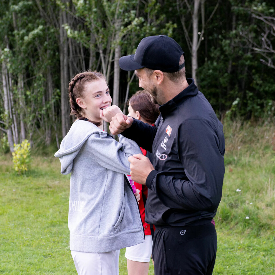 TRENER OG PAPPA: – Han pusher meg veldig hardt. Det kan bli litt drøyt iblant. Men jeg er en skikkelig pappajente og vi er gode venner, sier Mathilde. TRENER OG PAPPA: – Han pusher meg veldig hardt. Det kan bli litt drøyt iblant. Men jeg er en skikkelig pappajente og vi er gode venner, sier Mathilde.