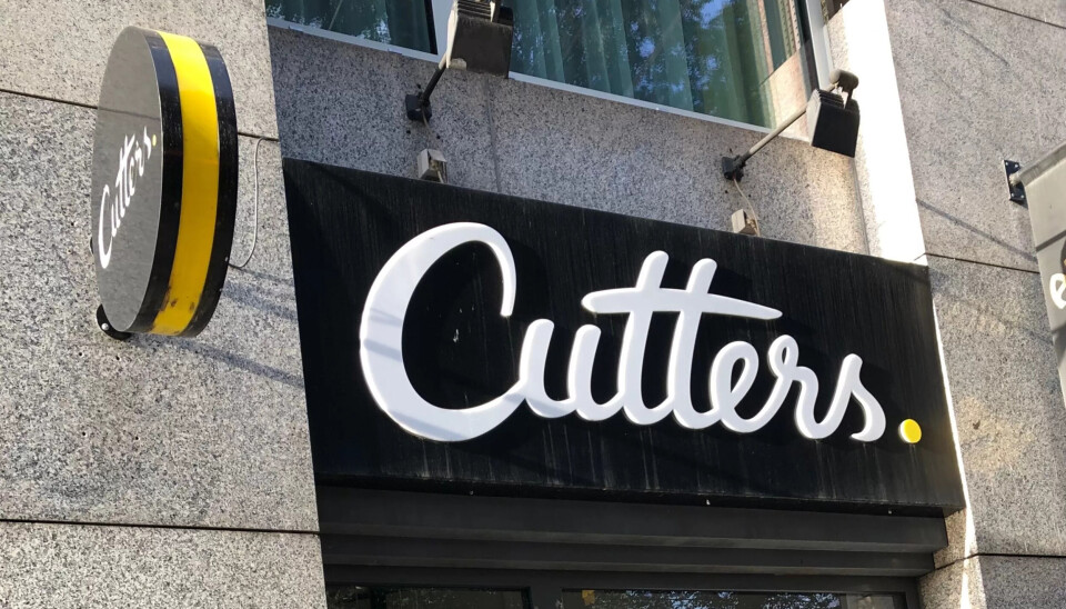 Frisørkjeden Cutters har innført frivillig seks timers dag, men uten full lønnskompensasjon Frisørkjeden Cutters har innført frivillig seks timers dag, men uten full lønnskompensasjon