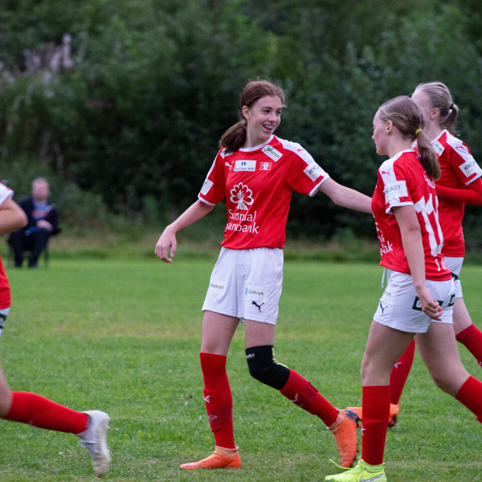 TOPPSCORER: Mathilde er spiss på laget og blir den som setter inn flest mål i det Sunndal slår Bud/Bryn 11-2 denne kvelden. TOPPSCORER: Mathilde er spiss på laget og blir den som setter inn flest mål i det Sunndal slår Bud/Bryn 11-2 denne kvelden.