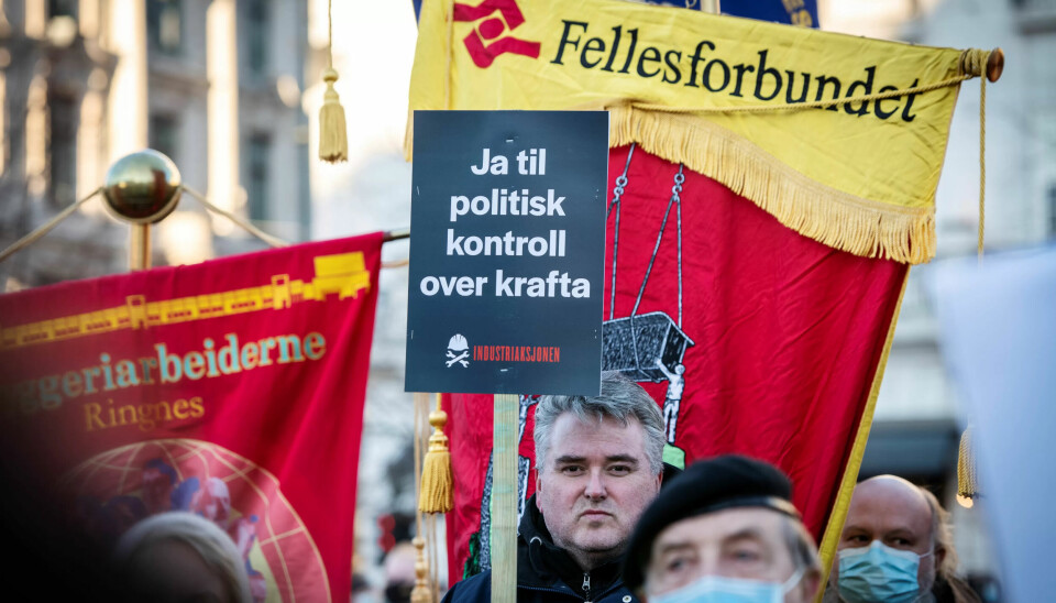 – Vi kan ikke sitte stille og se på at disse strømregningene fyker i været