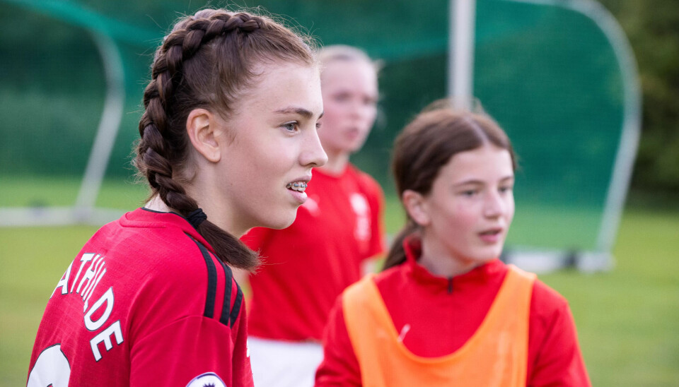 SATSER: - Jeg synes det er gøy. Og så har jeg lyst å bli fotballproff. Jeg håper å spille på damelaget på Sunndal, kanskje til neste år, sier hun. SATSER: - Jeg synes det er gøy. Og så har jeg lyst å bli fotballproff. Jeg håper å spille på damelaget på Sunndal, kanskje til neste år, sier hun.