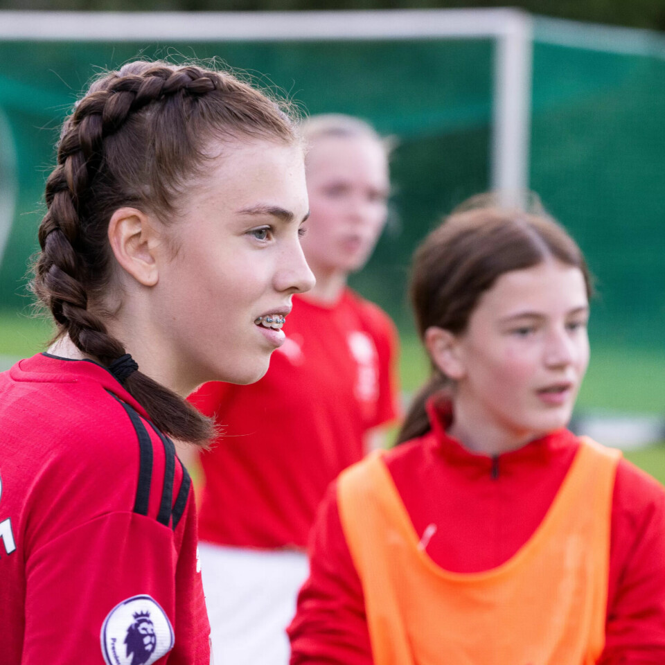SATSER: - Jeg synes det er gøy. Og så har jeg lyst å bli fotballproff. Jeg håper å spille på damelaget på Sunndal, kanskje til neste år, sier hun. SATSER: - Jeg synes det er gøy. Og så har jeg lyst å bli fotballproff. Jeg håper å spille på damelaget på Sunndal, kanskje til neste år, sier hun.