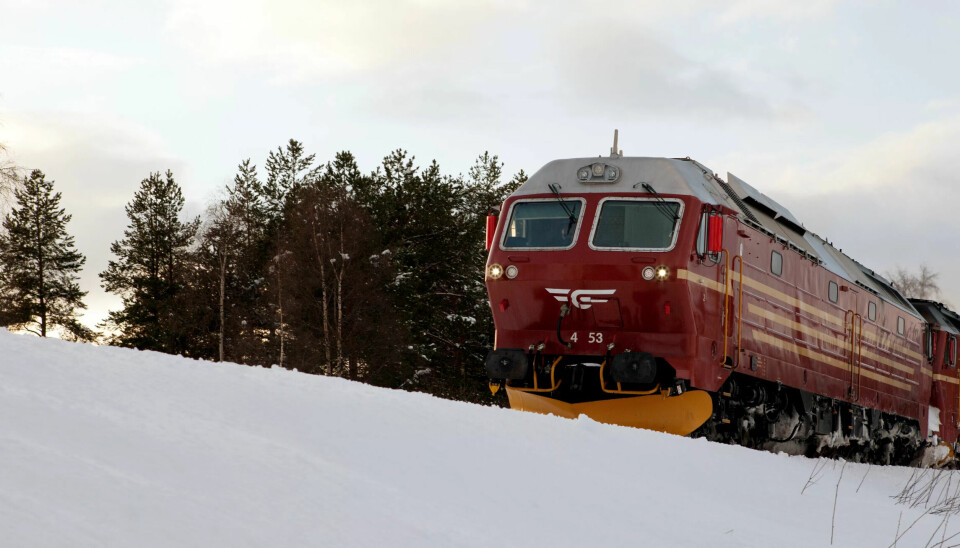 Heller ikke jernbanen er skjermet fra omstillinger, og etter planen skulle Nordlandsbanen ha vært automatisert 1. november i fjor. Men digitaliseringsprosjektet er forsinket, og Randi Knutli bekymrer seg ikke over endringene som kan ventes. Trafikkstyrerne er lovet nye oppgaver i BaneNor når teknologien overtar. Heller ikke jernbanen er skjermet fra omstillinger, og etter planen skulle Nordlandsbanen ha vært automatisert 1. november i fjor. Men digitaliseringsprosjektet er forsinket, og Randi Knutli bekymrer seg ikke over endringene som kan ventes. Trafikkstyrerne er lovet nye oppgaver i BaneNor når teknologien overtar.