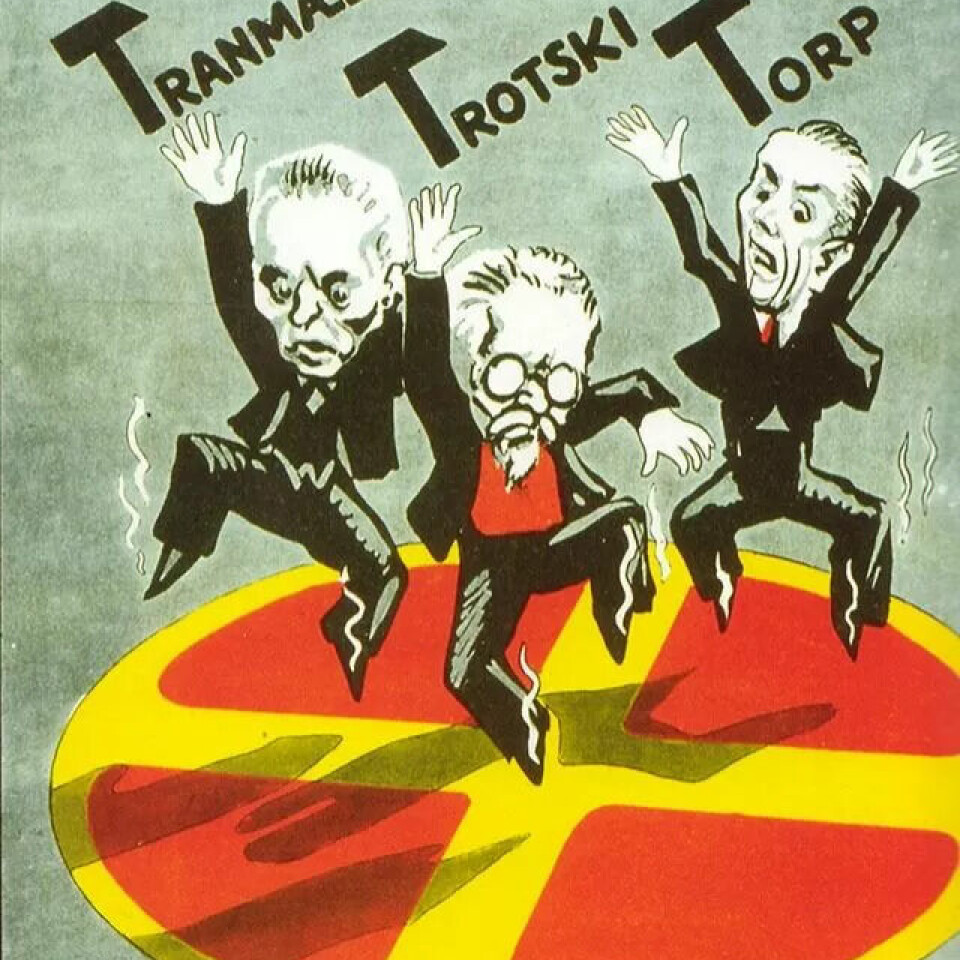 GAMMELT HAT: Konspirasjonsteoriene om Arbeiderpartiet har røtter tilbake til mellomkrigstiden da partiet ble beskyldt for å samarbeide med «jødebolsjevikene» i Moskva. Denne NS-plakaten fra 1930-tallet viser Ap-politikerne Martin Tranmæl og Oscar Torp sammen med Lev Trotskij. GAMMELT HAT: Konspirasjonsteoriene om Arbeiderpartiet har røtter tilbake til mellomkrigstiden da partiet ble beskyldt for å samarbeide med «jødebolsjevikene» i Moskva. Denne NS-plakaten fra 1930-tallet viser Ap-politikerne Martin Tranmæl og Oscar Torp sammen med Lev Trotskij.