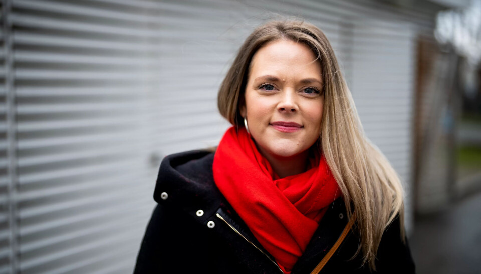 – URETTFERDIG: Frisør og Fagforbundet-tillitsvalgt Tina Paulsen Stenkløv mener levealdersjusteringen av pensjon rammer fagarbeidere urimelig hardt. – URETTFERDIG: Frisør og Fagforbundet-tillitsvalgt Tina Paulsen Stenkløv mener levealdersjusteringen av pensjon rammer fagarbeidere urimelig hardt.