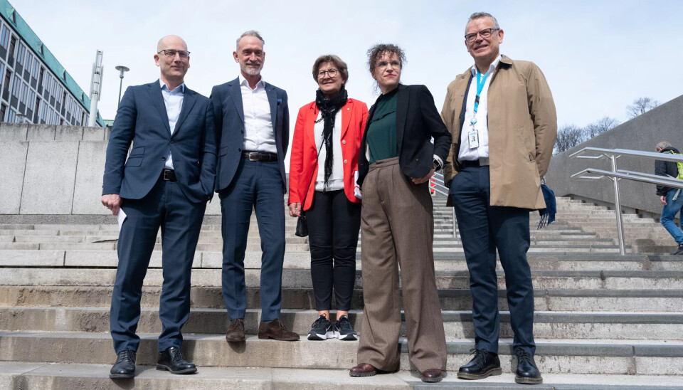 Kommuneoppgjøret innebærer at de fleste går opp ca. 14 kroner i timelønn. Fra v: Steffen Handal (UNIO), Tor Arne Gangsø (KS), Mette Nord (LO Kommune), Tonje Leborg (Akademikerne) og Trond Ellefsen (YS Kommune). Kommuneoppgjøret innebærer at de fleste går opp ca. 14 kroner i timelønn. Fra v: Steffen Handal (UNIO), Tor Arne Gangsø (KS), Mette Nord (LO Kommune), Tonje Leborg (Akademikerne) og Trond Ellefsen (YS Kommune).