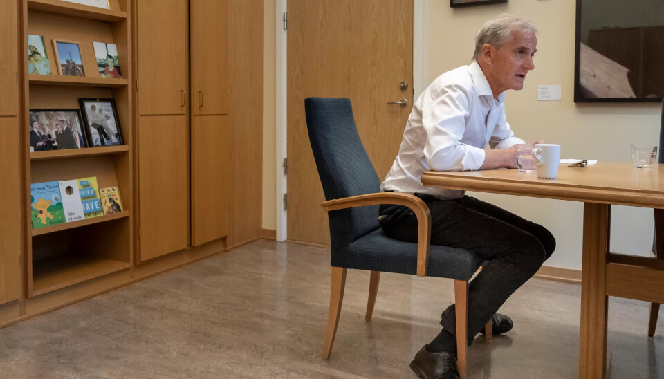 SV OG SP MÅ MED: Støres mål er en flertallsregjering med Sp og SV. – Det er den beste politiske balansen vi kan få, og det er også det alternativet som har størst mulighet for flertall og som ifølge målinger har størst oppslutning blant velgerne. For meg teller det også at det er dette alternativet fagbevegelsen foretrekker. SV OG SP MÅ MED: Støres mål er en flertallsregjering med Sp og SV. – Det er den beste politiske balansen vi kan få, og det er også det alternativet som har størst mulighet for flertall og som ifølge målinger har størst oppslutning blant velgerne. For meg teller det også at det er dette alternativet fagbevegelsen foretrekker.