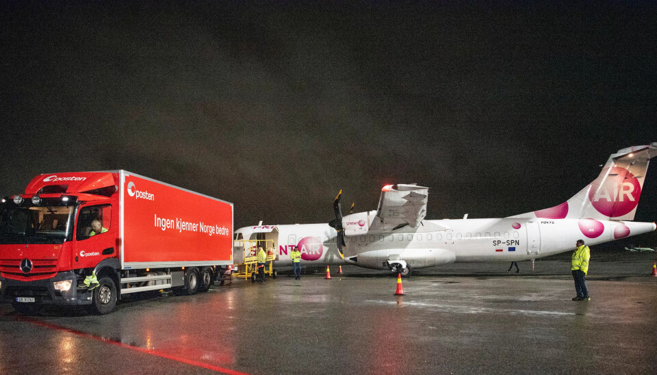 SprintAir er innleid av Posten Bring for å utføre flyfrakt av post, gods og pakker. Piloter i selskapet har stått frem anonymt i media og fortalt om bekymringsverdige arbeidsforhold. Selskapets norske talsmann avviser kritikken. Her lastes et SprintAir-fly på Oslo Lufthavn Gardermoen. SprintAir er innleid av Posten Bring for å utføre flyfrakt av post, gods og pakker. Piloter i selskapet har stått frem anonymt i media og fortalt om bekymringsverdige arbeidsforhold. Selskapets norske talsmann avviser kritikken. Her lastes et SprintAir-fly på Oslo Lufthavn Gardermoen.