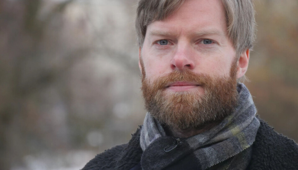 VIL KUTTE SKATTAR: Erlend Eide Bø er forskar og økonom i Statistisk Sentralbyrå. Han har studert det norske boligmarkedet og kva som kan gjerast for å bremse den enorme prisvekstne. Han foreslår ei skattereform der ein aukar skattane på bolig, og kuttar andre skattar tilsvarande. VIL KUTTE SKATTAR: Erlend Eide Bø er forskar og økonom i Statistisk Sentralbyrå. Han har studert det norske boligmarkedet og kva som kan gjerast for å bremse den enorme prisvekstne. Han foreslår ei skattereform der ein aukar skattane på bolig, og kuttar andre skattar tilsvarande.
