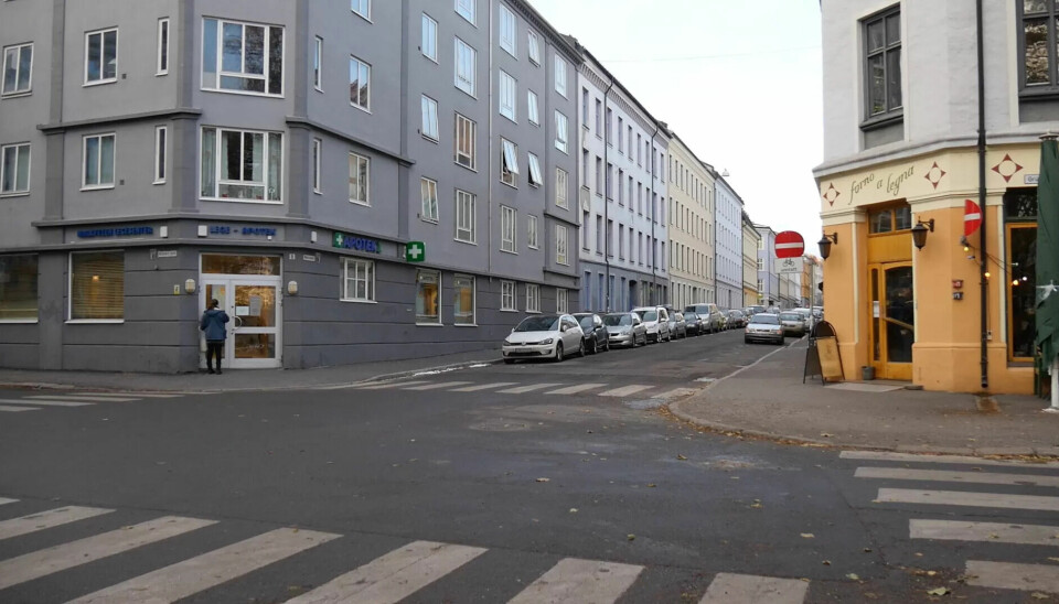PÅ VEG MOT BOBLE?: Norges Bank, fleirtalet av dei norske økonomane, IMF og Verdsbanken åtvarar mot at det kan kome eit krakk og at den norske boligbobla kan sprekke, om prisane fortset å stige. Alle meiner at det må kome tiltak som kan bremse prisveksten og meinar at norske husstandar har for mykje gjeld. PÅ VEG MOT BOBLE?: Norges Bank, fleirtalet av dei norske økonomane, IMF og Verdsbanken åtvarar mot at det kan kome eit krakk og at den norske boligbobla kan sprekke, om prisane fortset å stige. Alle meiner at det må kome tiltak som kan bremse prisveksten og meinar at norske husstandar har for mykje gjeld.