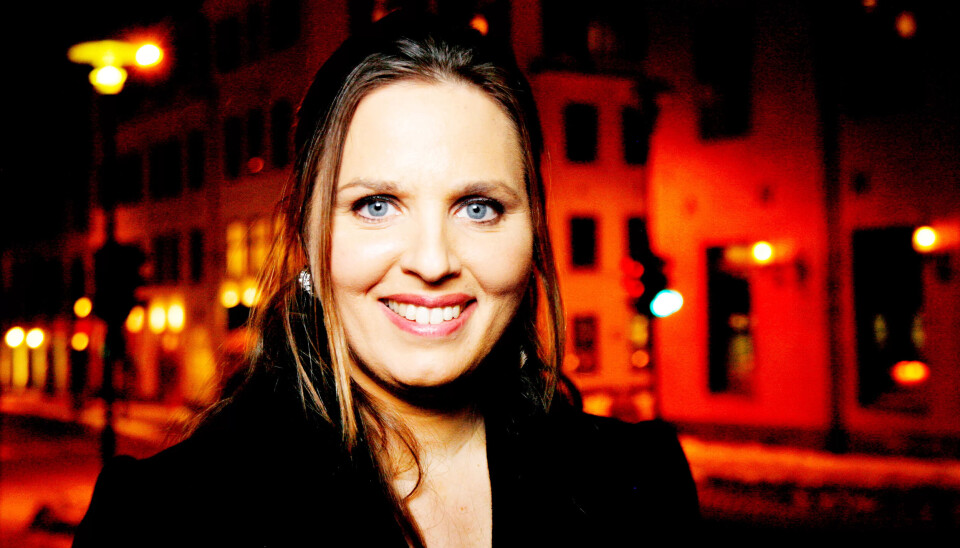 Var handelsreisende i begravelser: Fiolinist Birgitte Stærnes levde godt av å spille i begravelser. Nå er dette markedet i ferd med å forsvinne. – Til en poplåt er det ikke en fiolinist man først og fremst tenker på. Sangerne har scoret på dette, sier hun. Var handelsreisende i begravelser: Fiolinist Birgitte Stærnes levde godt av å spille i begravelser. Nå er dette markedet i ferd med å forsvinne. – Til en poplåt er det ikke en fiolinist man først og fremst tenker på. Sangerne har scoret på dette, sier hun.