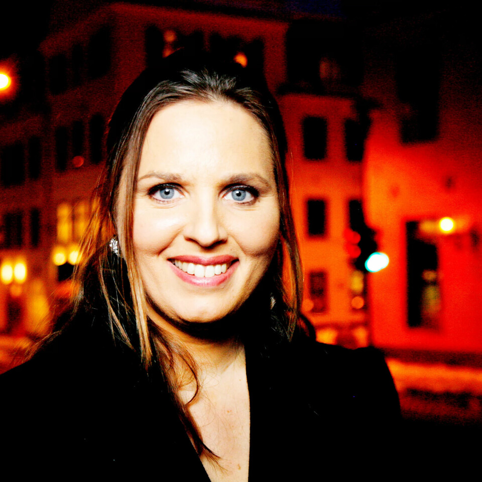 Var handelsreisende i begravelser: Fiolinist Birgitte Stærnes levde godt av å spille i begravelser. Nå er dette markedet i ferd med å forsvinne. – Til en poplåt er det ikke en fiolinist man først og fremst tenker på. Sangerne har scoret på dette, sier hun. Var handelsreisende i begravelser: Fiolinist Birgitte Stærnes levde godt av å spille i begravelser. Nå er dette markedet i ferd med å forsvinne. – Til en poplåt er det ikke en fiolinist man først og fremst tenker på. Sangerne har scoret på dette, sier hun.