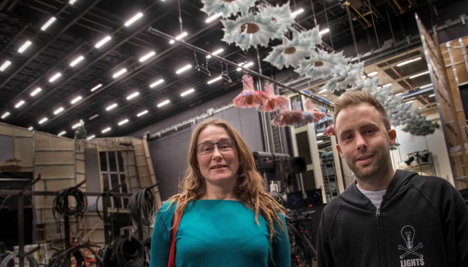 BETINGET FORNØYD: Fagforbundets tillitsvalgte ved operaen, Kristoffer Ringerike og Cecilie Lystad er glad for at bemanningsselskapene er ute, men skulle ønske de var blitt erstattet av fast ansatte. BETINGET FORNØYD: Fagforbundets tillitsvalgte ved operaen, Kristoffer Ringerike og Cecilie Lystad er glad for at bemanningsselskapene er ute, men skulle ønske de var blitt erstattet av fast ansatte.