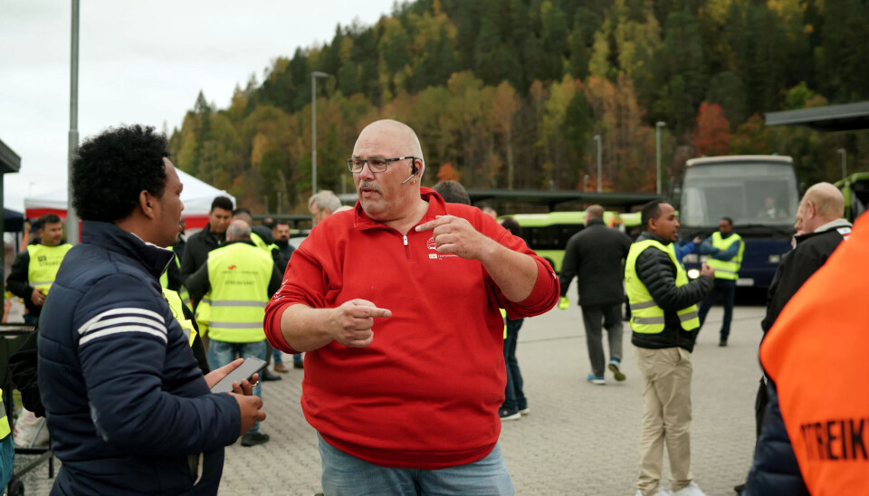 STØTTER OSS: Folk felst støtter streiken, fastslår streikeleder Kenneth Bekkenes (i midten). STØTTER OSS: Folk felst støtter streiken, fastslår streikeleder Kenneth Bekkenes (i midten).