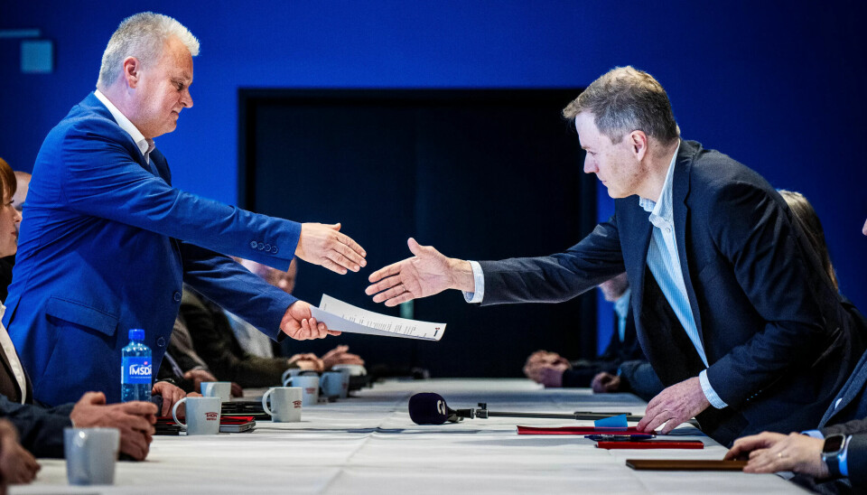 Fellesforbundets Jørn Eggum (t.v.) og Knut Sunde i Norsk Industri ved oppstarten på lønnsoppgjøret. Fellesforbundets Jørn Eggum (t.v.) og Knut Sunde i Norsk Industri ved oppstarten på lønnsoppgjøret.