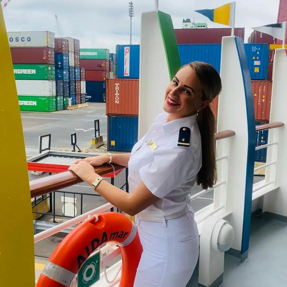 «Det beste med å bli cruise ship nurse? Den fine uniformen», seier Diana til @kooperativbemanning på Instagram. «Det beste med å bli cruise ship nurse? Den fine uniformen», seier Diana til @kooperativbemanning på Instagram.