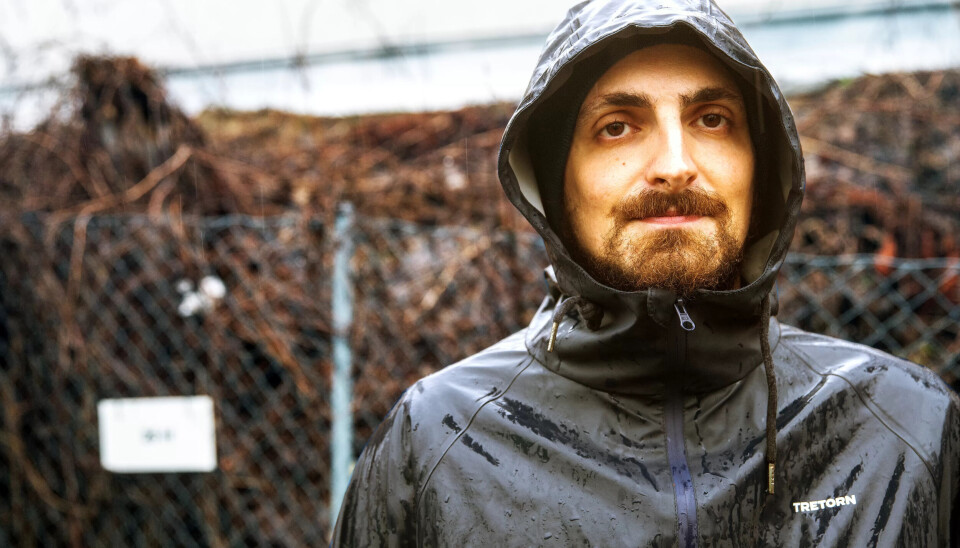 Hovedtillitsvalgt Alexander Filiberto mener det er urettferdig at hans medlemmer ender med å måtte betale selv for arbeidstøy. De får en klesgodtgjørelse, men det er ikke nok til å dekke alt, sier han. Hovedtillitsvalgt Alexander Filiberto mener det er urettferdig at hans medlemmer ender med å måtte betale selv for arbeidstøy. De får en klesgodtgjørelse, men det er ikke nok til å dekke alt, sier han.