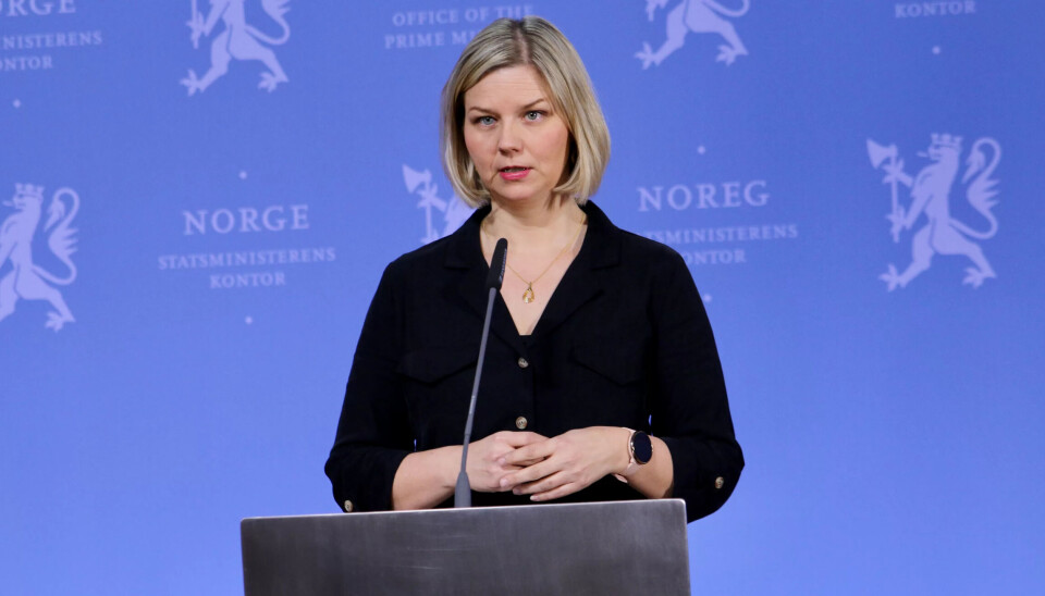 Jeg er veldig trygg på at hun har lojaliteten sin hos Venstre og regjeringen, og ikke hos noen kunder, svarer Guri Melby. Jeg er veldig trygg på at hun har lojaliteten sin hos Venstre og regjeringen, og ikke hos noen kunder, svarer Guri Melby.
