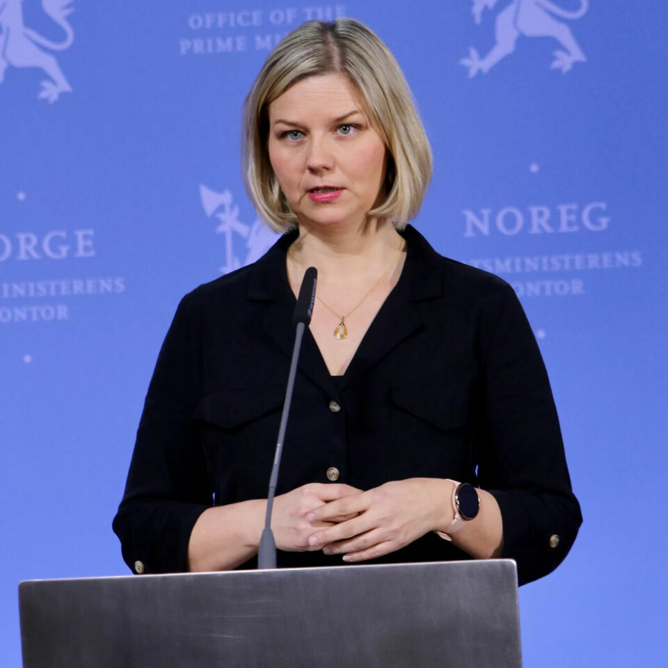 Jeg er veldig trygg på at hun har lojaliteten sin hos Venstre og regjeringen, og ikke hos noen kunder, svarer Guri Melby. Jeg er veldig trygg på at hun har lojaliteten sin hos Venstre og regjeringen, og ikke hos noen kunder, svarer Guri Melby.