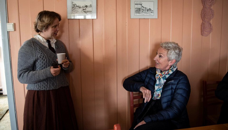 Alexandra Gjerpen spiller Helene Ugland i filmen. Peggy Hessen Følsvik var statist. Alexandra Gjerpen spiller Helene Ugland i filmen. Peggy Hessen Følsvik var statist.