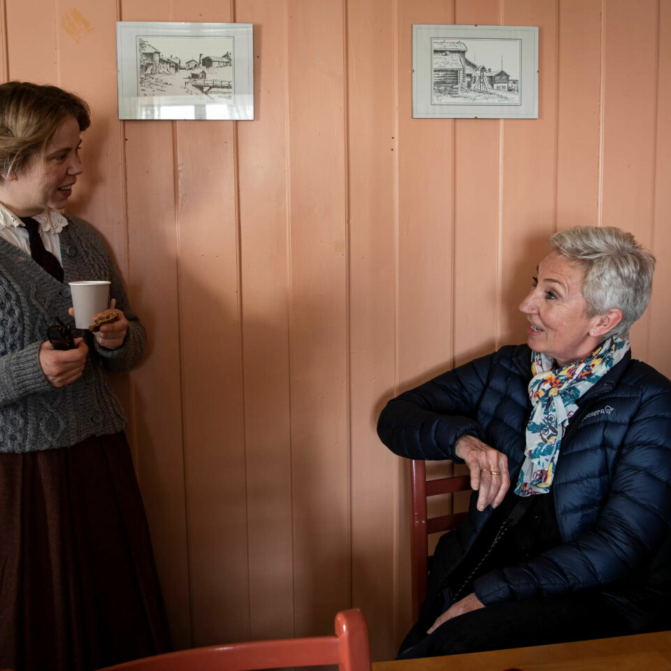 Alexandra Gjerpen spiller Helene Ugland i filmen. Peggy Hessen Følsvik var statist. Alexandra Gjerpen spiller Helene Ugland i filmen. Peggy Hessen Følsvik var statist.
