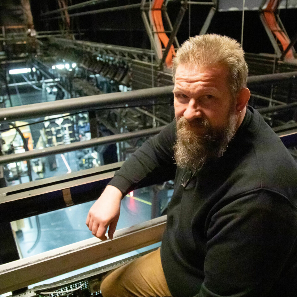 LOFTSMESTER: Eric Marks har sin arbeidsplass høyt over scenen på Nationaltheatret LOFTSMESTER: Eric Marks har sin arbeidsplass høyt over scenen på Nationaltheatret