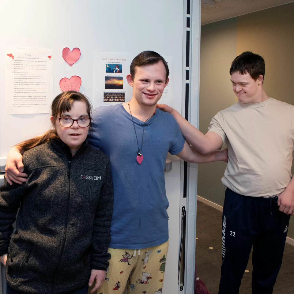 Venner og naboer: Siri Bakli, Tim Lunaas Heggelund og Helga Gløtta venter på at dagens middag skal bli helt ferdig. De har hver sin leilighet, men også felleskjøkken og fellesstue. Venner og naboer: Siri Bakli, Tim Lunaas Heggelund og Helga Gløtta venter på at dagens middag skal bli helt ferdig. De har hver sin leilighet, men også felleskjøkken og fellesstue.