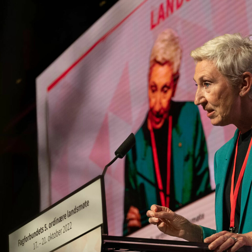 LO PÅ LAGET: LO-leder Peggy Hessen Følsvik mener det er nødvendig å ta i bruk streikevåpenet i de private barnehagene. – Det står om viktige prinsipper, sier hun. LO PÅ LAGET: LO-leder Peggy Hessen Følsvik mener det er nødvendig å ta i bruk streikevåpenet i de private barnehagene. – Det står om viktige prinsipper, sier hun.