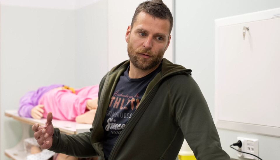 Lars-Erik Olsen oppfordrer kollegene til å melde avvik når han holder internkurs på SimFredrikstad. Lars-Erik Olsen oppfordrer kollegene til å melde avvik når han holder internkurs på SimFredrikstad.