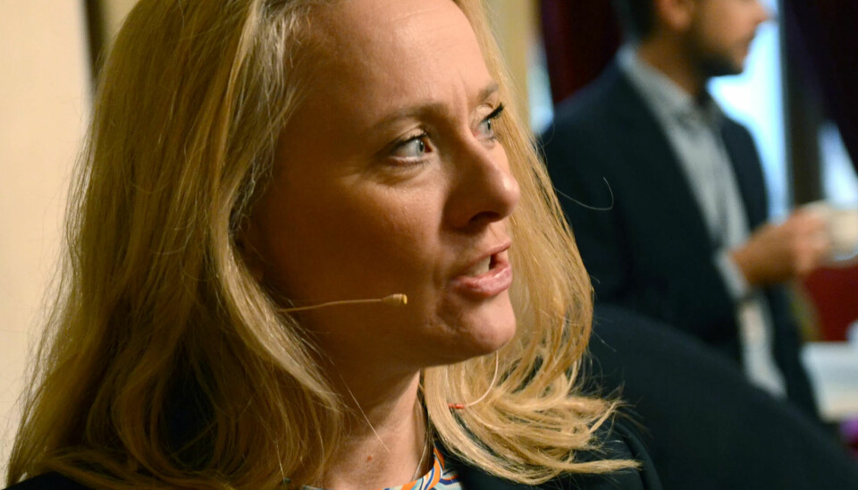 På nyåret vil arbeids- og sosialminister Anniken Hauglie (H) motta den første rapporten fra sysselsettingsutvalget. Dette utvalget vil drøfte om dagens sykelønnsordning bidrar til økt sysselsetting. På nyåret vil arbeids- og sosialminister Anniken Hauglie (H) motta den første rapporten fra sysselsettingsutvalget. Dette utvalget vil drøfte om dagens sykelønnsordning bidrar til økt sysselsetting.