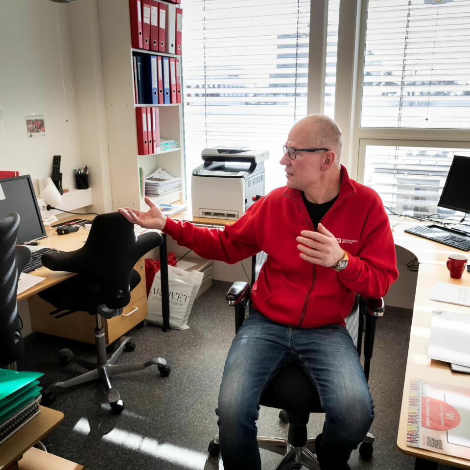 Erik Cato Haug har sin første dag på kontoret i Fagforbundets lokaler på lenge. Han er bekymra for slitasjen på de ansatte og er kritisk til at kommunen nå legger ned IT-avdelingen. Erik Cato Haug har sin første dag på kontoret i Fagforbundets lokaler på lenge. Han er bekymra for slitasjen på de ansatte og er kritisk til at kommunen nå legger ned IT-avdelingen.