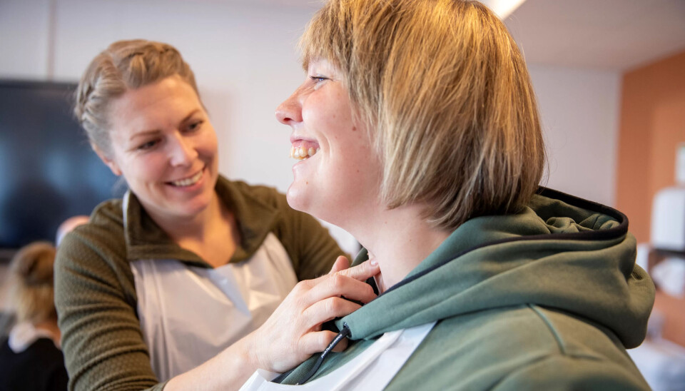 ELSKER YRKET: Renée Riksvold (bak) og Charlotte Mythe. ELSKER YRKET: Renée Riksvold (bak) og Charlotte Mythe.